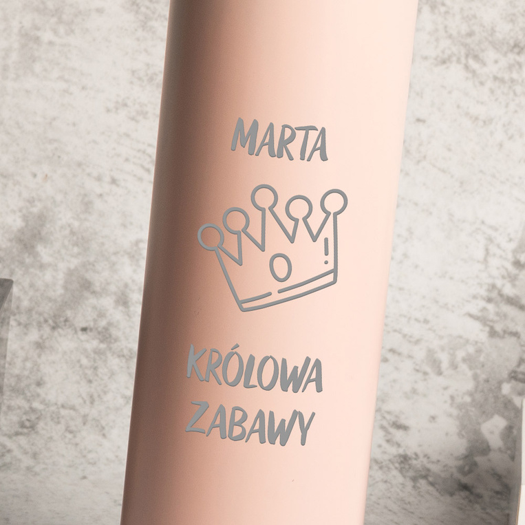 Personalizowana różowa butelka termiczna z grawerem "KRÓLOWA ZABAWY" + IMIĘ