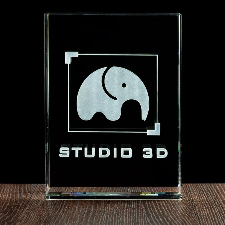 Fotolampka 3D z grawerem logo – elegancka statuetka do aranżacji recepcji firmowej