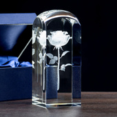 Róża 3D Wygrawerowana wewnątrz statuetki - PREZENT DLA NIEJ