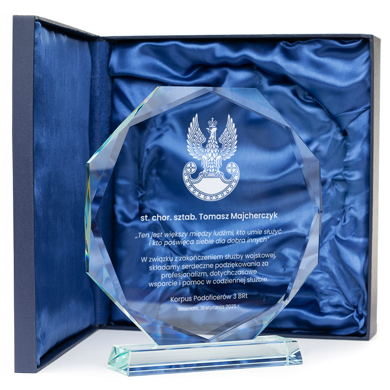Szklana statuetka z grawerem – DLA ŻOŁNIERZA NA ZAKOŃCZENIE SŁUŻBY