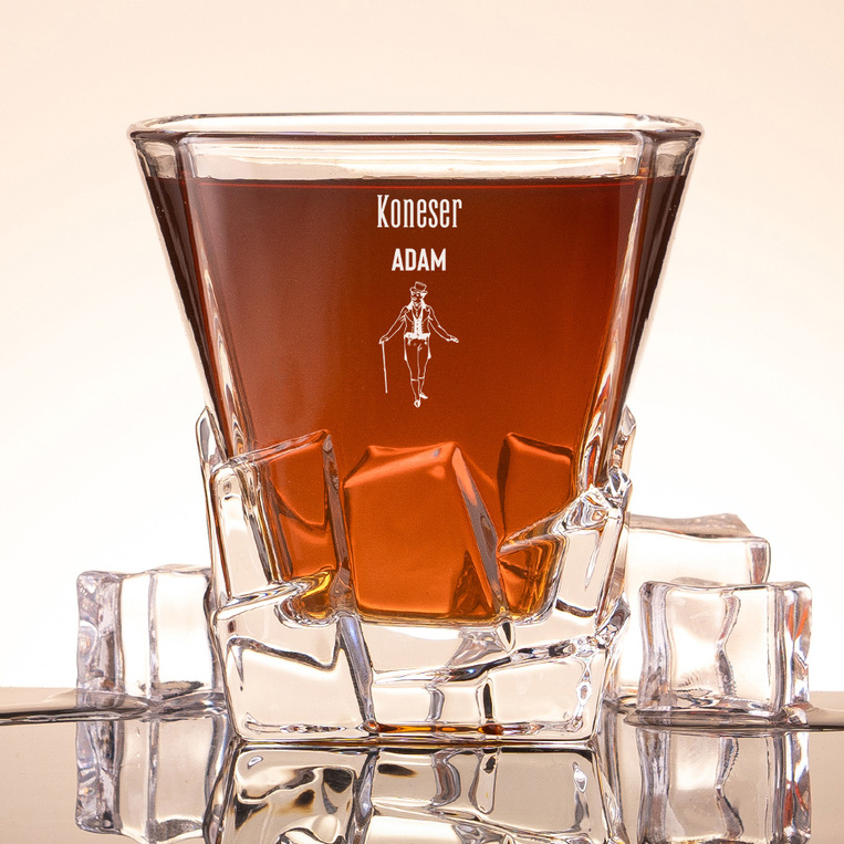 Zestaw do whisky DLA KONESERA SZKOCKIEJ z grawerem KARAFKA 4 SZKLANKI