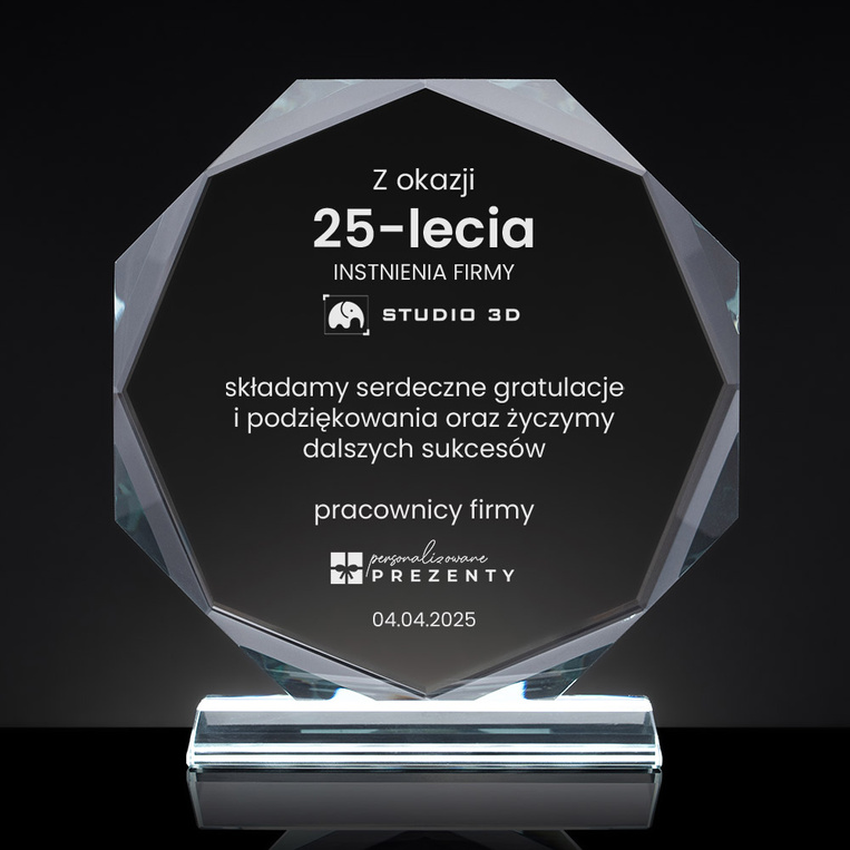 Szklana statuetka z grawerem na 25-lecie firmy – prezent biznesowy