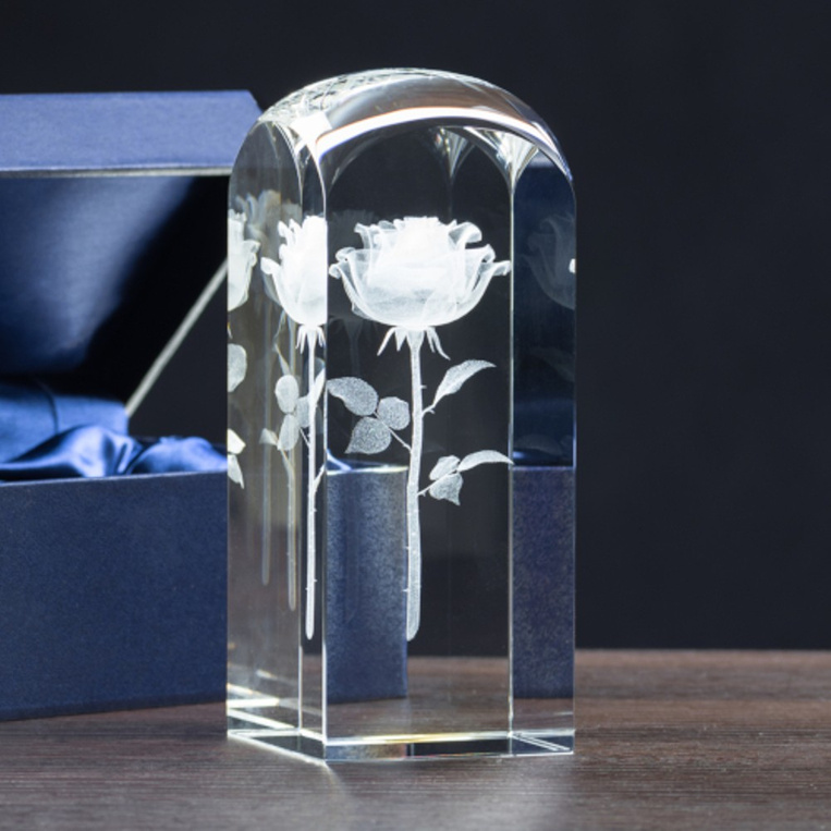 Róża 3D Wygrawerowana wewnątrz statuetki - PREZENT DLA NIEJ