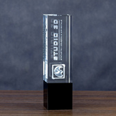 Statuetka 3D szklana z logiem firmowym na Jubileusz firmy