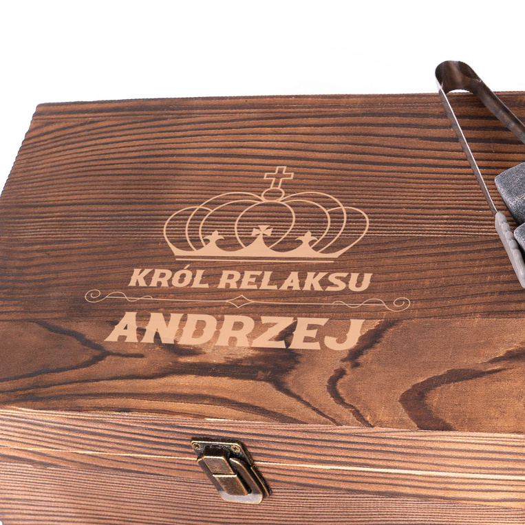 Zestaw do whisky Król Relaksu + imię – prezent dla niego