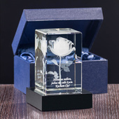 Statuetka szklana LED z grawerunkiem róży 3D i dedykacją – prezent na walentynki lub rocznicę