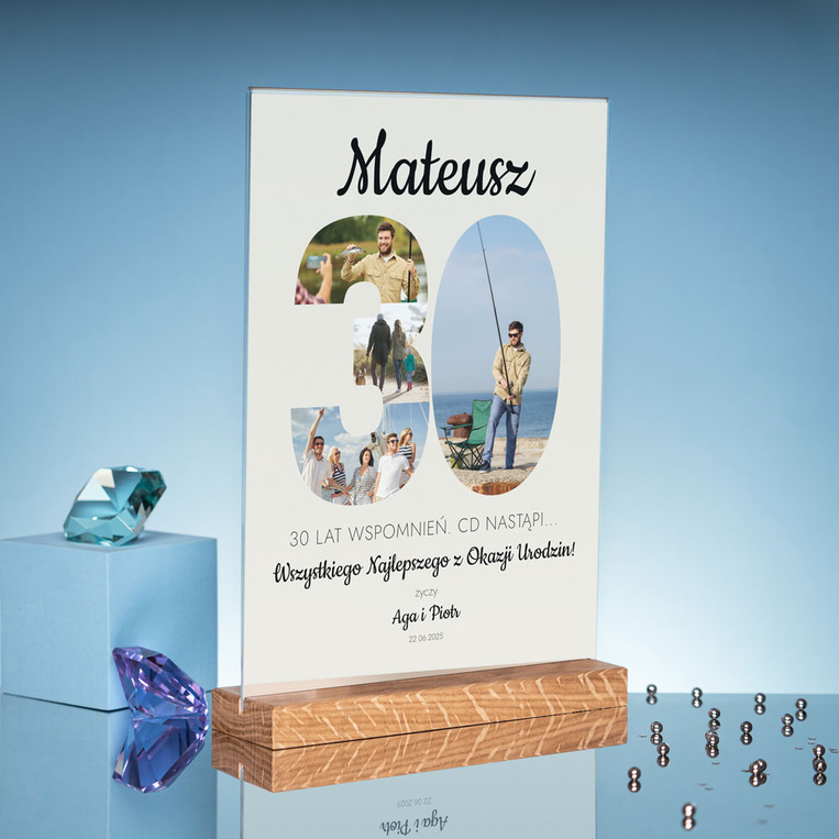 Statuetka z plexi  – Prezent na 30 urodziny ze zdjęciami i dedykacją