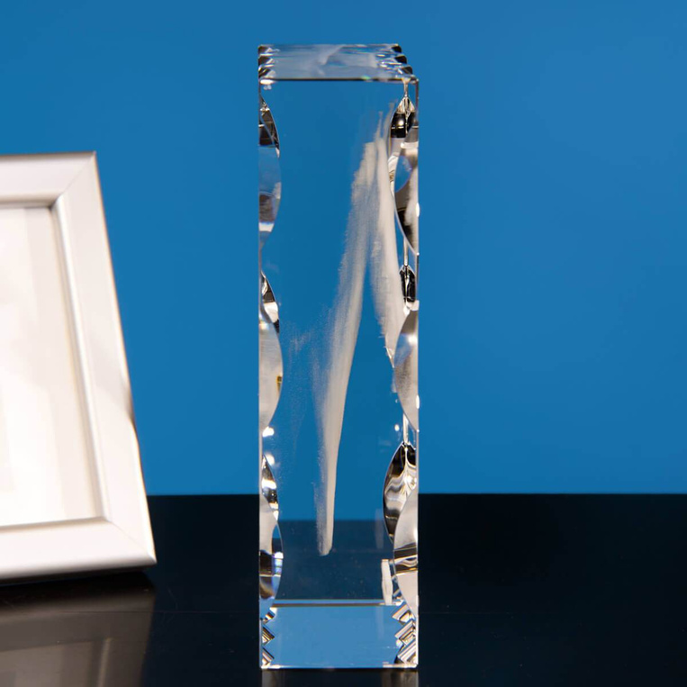 Szklana statuetka z koniem 3D – podświetlany fotokryształ z dedykacją