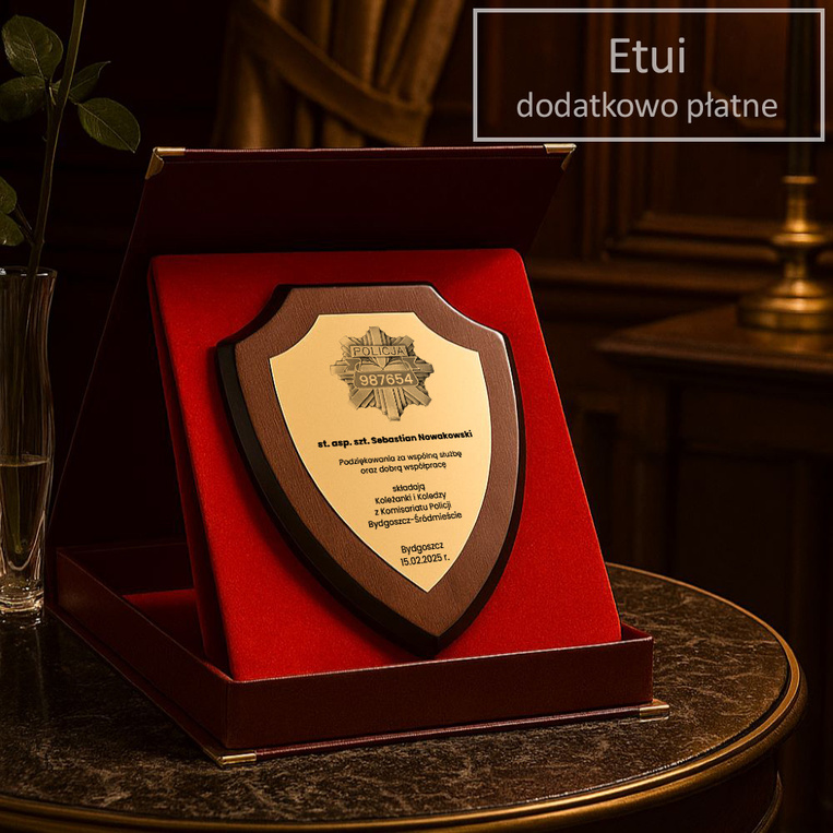 Dyplom policyjny z odznaką i dedykacją – prezent NA EMERYTURĘ AWANS