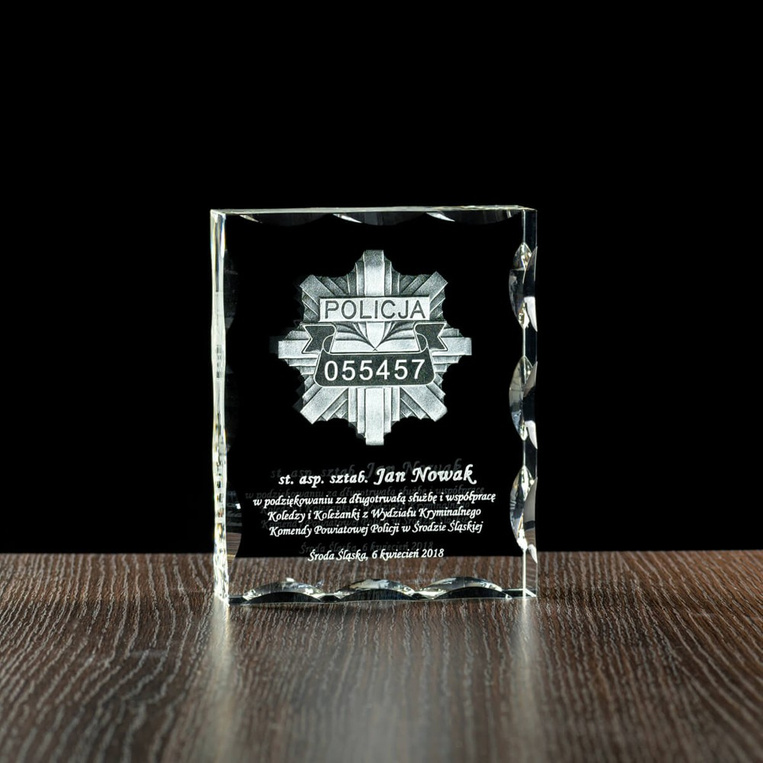 Podziękowania za służbę w Policji - odznaka 3D i dedykacja grawer w szkle