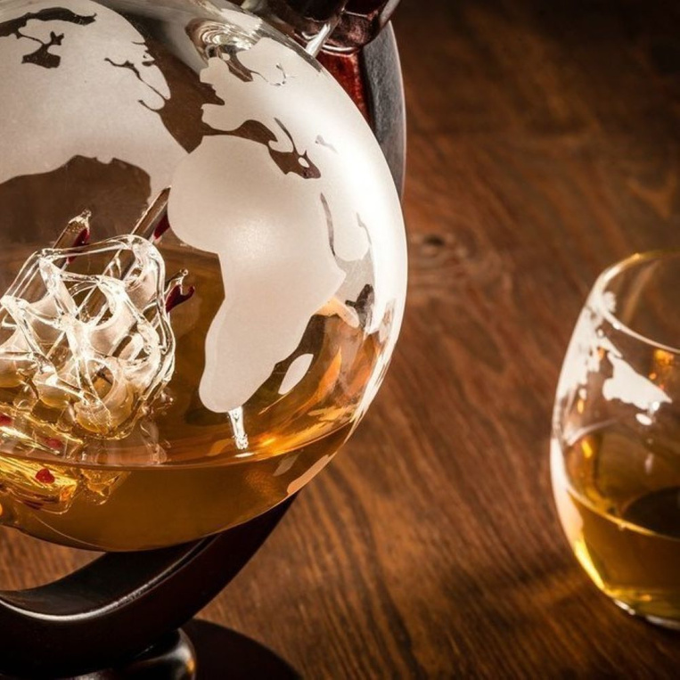 Zestaw karafka Globus i 2 szklanki – prezent dla podróżnika