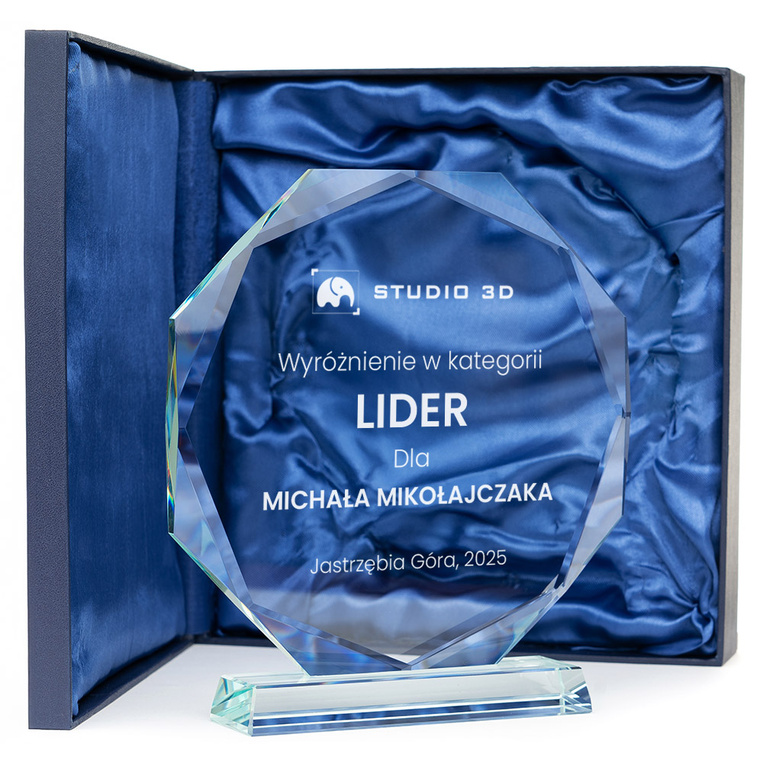 Szklana statuetka z grawerem – wyróżnienie dla LIDERA podsumowanie roku