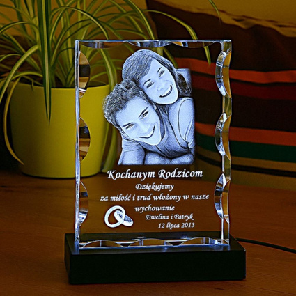 Statuetka 3D z Twoim zdjęciem – fotokryształ LED na rocznicę ślubu