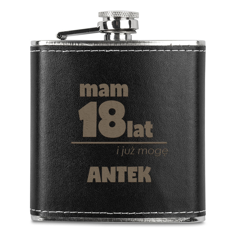 Piersiówka w skórze z grawerem z okazji 18 URODZIN