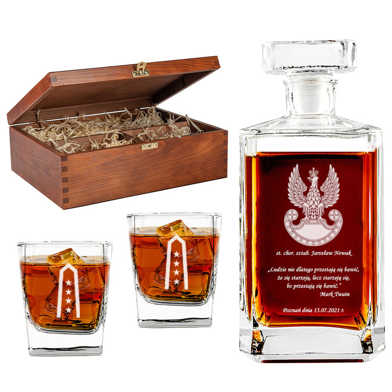 Grawerowany zestaw karafka i 2 szklanki w drewnianej skrznce DLA ŻOŁNIERZA WOJSKOWEGO