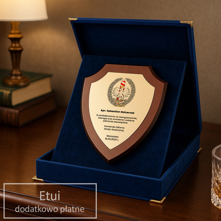 Dyplom tarcza dla żołnierza Straży Granicznej. Podziękowania Gratulacje