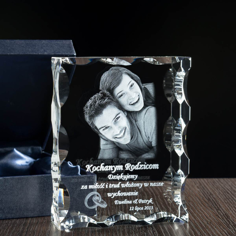 Statuetka 3D z Twoim zdjęciem – fotokryształ LED na rocznicę ślubu