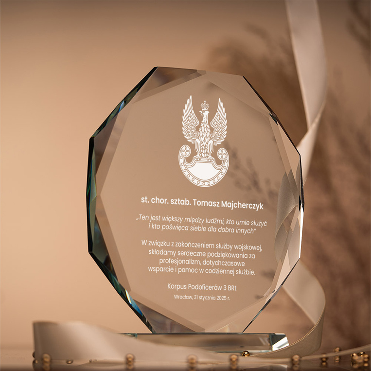 Szklana statuetka z grawerem – DLA ŻOŁNIERZA NA ZAKOŃCZENIE SŁUŻBY