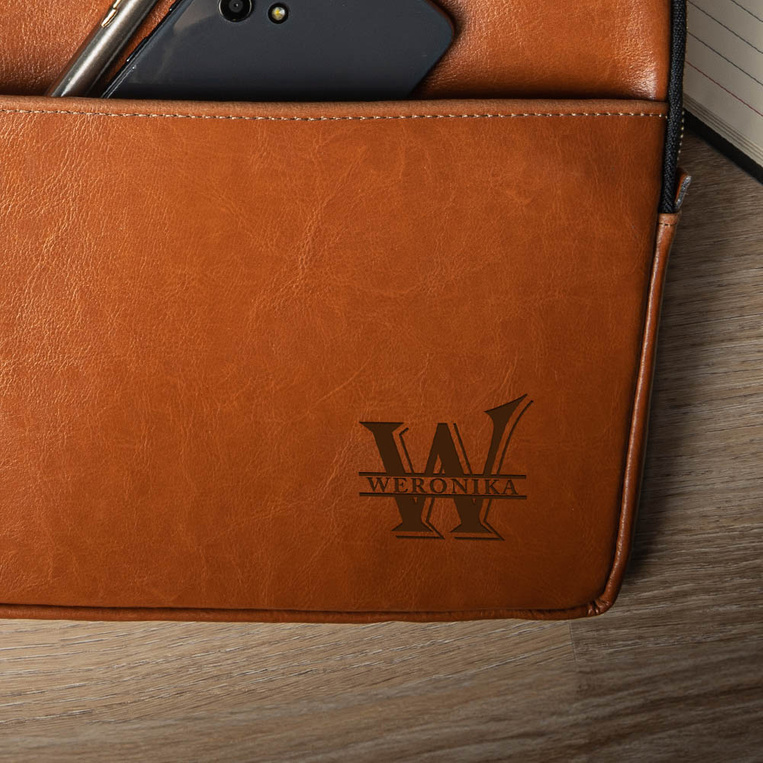 Eleganckie skórzane etui do laptopa 13 cali PREZENT DLA NIEJ grawer