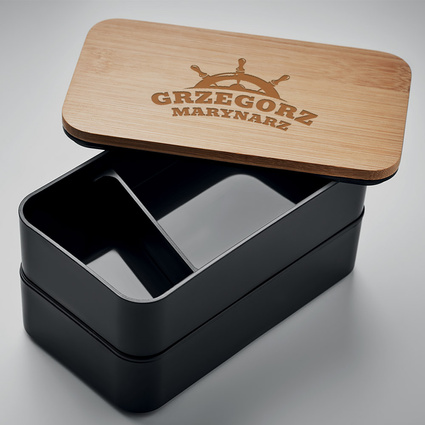 Czarny lunch box dla marynarza – personalizowany grawer imienia