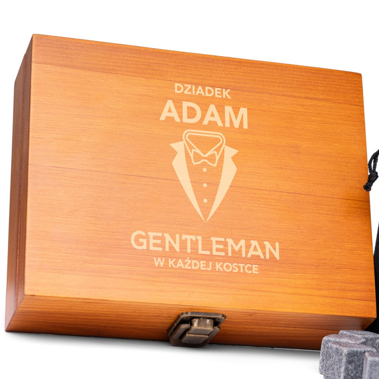 Zestaw kamieni do whisky DLA DZIADKA z grawerem GENTLEMEN W KAŻDEJ KOSTCE