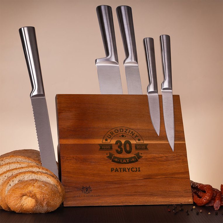 Zestaw noży w bloku z grawerem – prezent na 30 DLA KOBIETY z klasą
