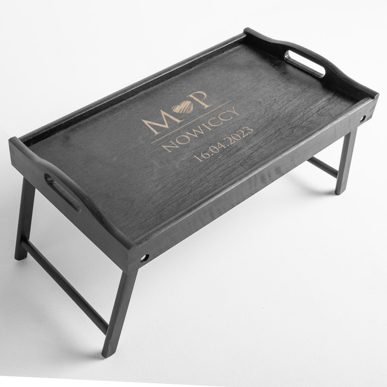 Elegancki stolik śniadaniowy z grawerem – prezent DLA PARY NA ROCZNICĘ