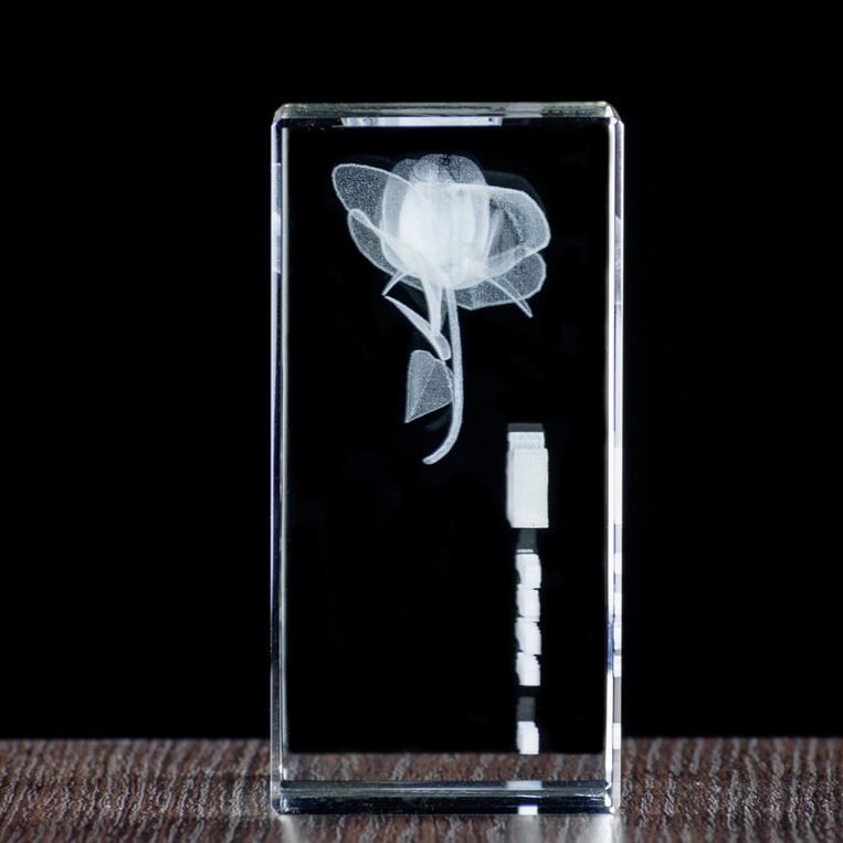 Trójwymiarowa róża z dedykacją wygrawerowana w szkle | STATUETKA 3D