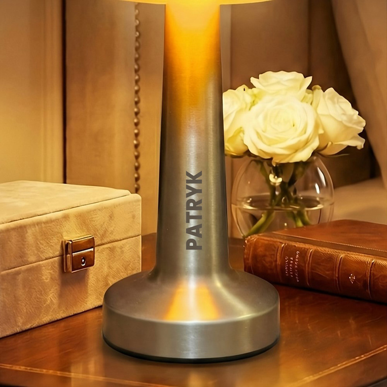 Personalizowana przenośna lampa LED z grawerowanym imieniem DLA NIEGO