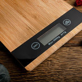 Bambusowa waga kuchenna z grawerem MISTRZ PIZZY + IMIĘ