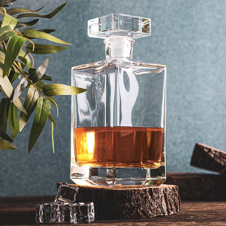 Personalizowany zestaw do whisky na URODZINY – karafka i 6 szklanek