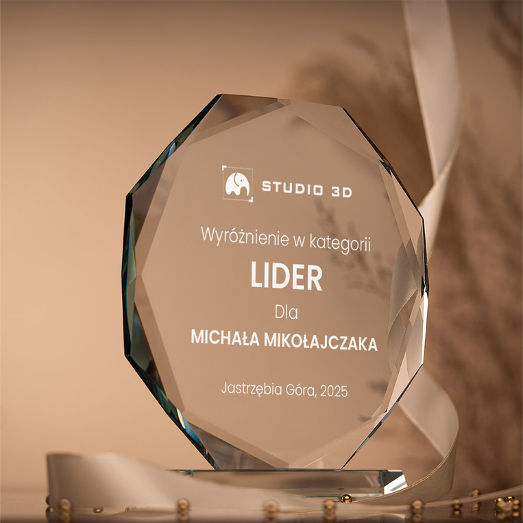 Szklana statuetka z grawerem – wyróżnienie dla LIDERA podsumowanie roku