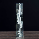 Kryształowa statuetka serce 3D z grawerem pary na podstawce LED – ekskluzywny prezent ślubny