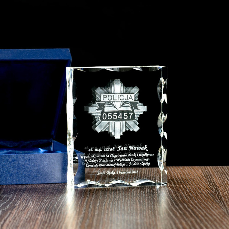 Podziękowania za służbę w Policji - odznaka 3D i dedykacja grawer w szkle
