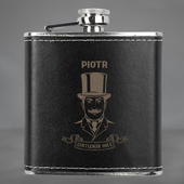 Piersiówka w skórze z grawerem GENTLEMEN ONLY + IMIE