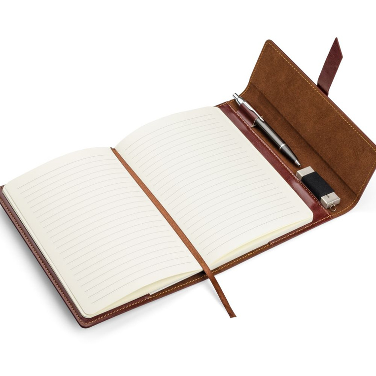 SKÓRZANY NOTES z grawerem imienia – 80 kartek w linię