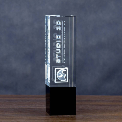 Statuetka 3D szklana z logiem firmowym na Jubileusz firmy