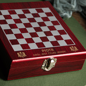 Zestaw do wina z szachami z grawerem KRÓL JEST TYLKO JEDEN + IMIĘ