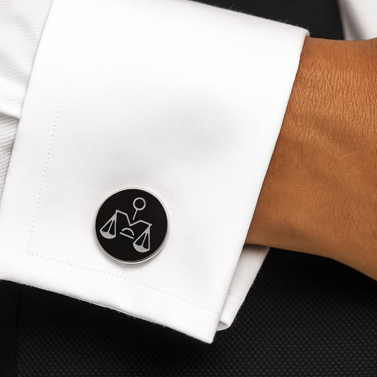 Spinki do mankietów WAGA TEMIDY – prezent DLA ABSOLWENTA PRAWA PRAWNIKA