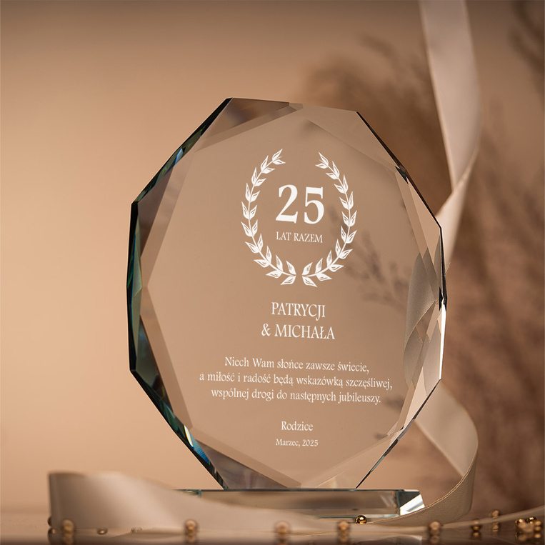 Szklana statuetka z grawerem na 25 ROCZNICĘ ŚLUBU – prezent na srebrną rocznicę