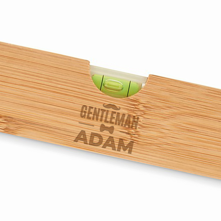 Poziomica z otwieraczem z grawerem GENTLEMAN + IMIE