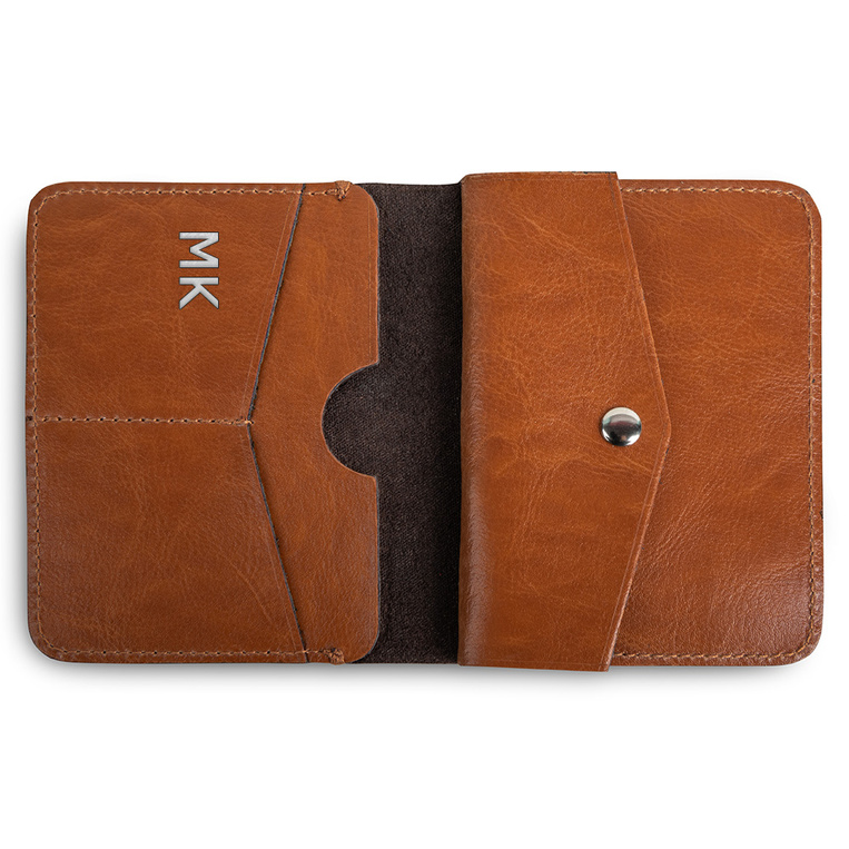 Portfel SLIM brązowy ze srebrnymi inicjałami – PREZENT DLA CHŁOPAKA, BRATA