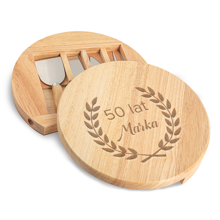 Deska z nożami do serwowania serów z grawerem na prezent z okazji 50 URODZIN