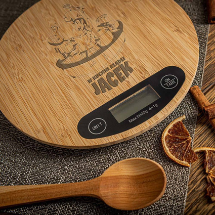 Bambusowa waga grawerowana DLA AMATORA KUCHNI na URODZINY