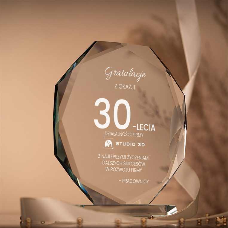 Statuetka z grawerem – prezent na 30-LECIE DZIAŁALNOŚCI FIRMY