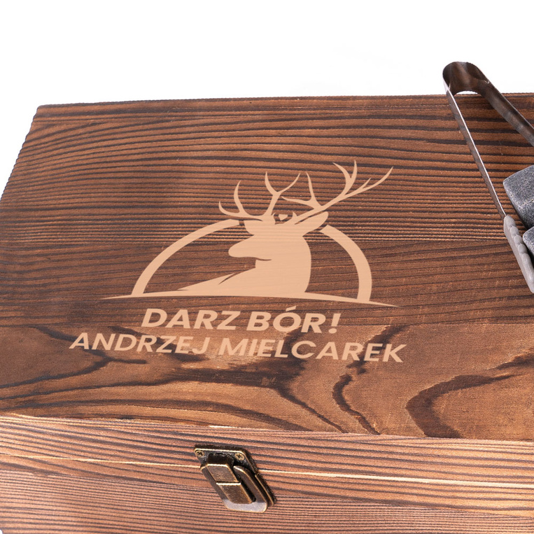 Zestaw do whisky z grawerem „DARZ BÓR” na prezent DLA MYŚLIWEGO LEŚNIKA