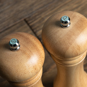 Młynek do soli i pieprzu z grawerem "Solenie" i "Pieprzenie"