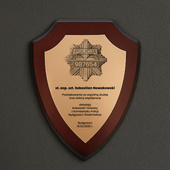 Dyplom policyjny z odznaką i dedykacją – prezent NA EMERYTURĘ AWANS