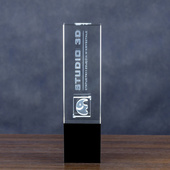 Statuetka 3D szklana z logiem firmowym na Jubileusz firmy