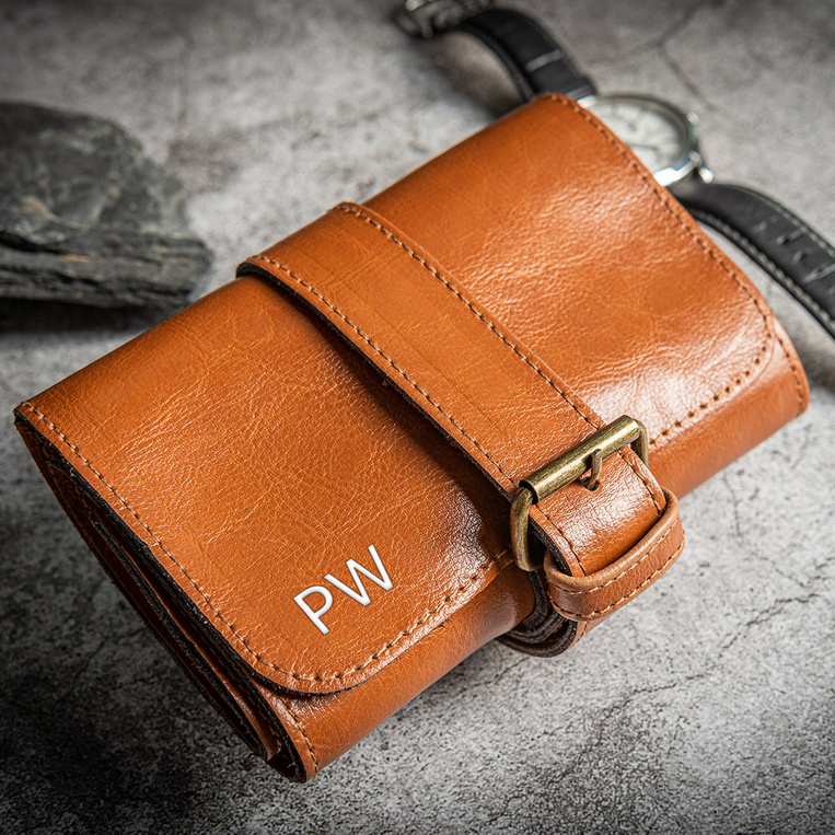 Skórzane etui na zegarki TŁOCZONE SREBRNE INICJAŁY. Prezent z klasą